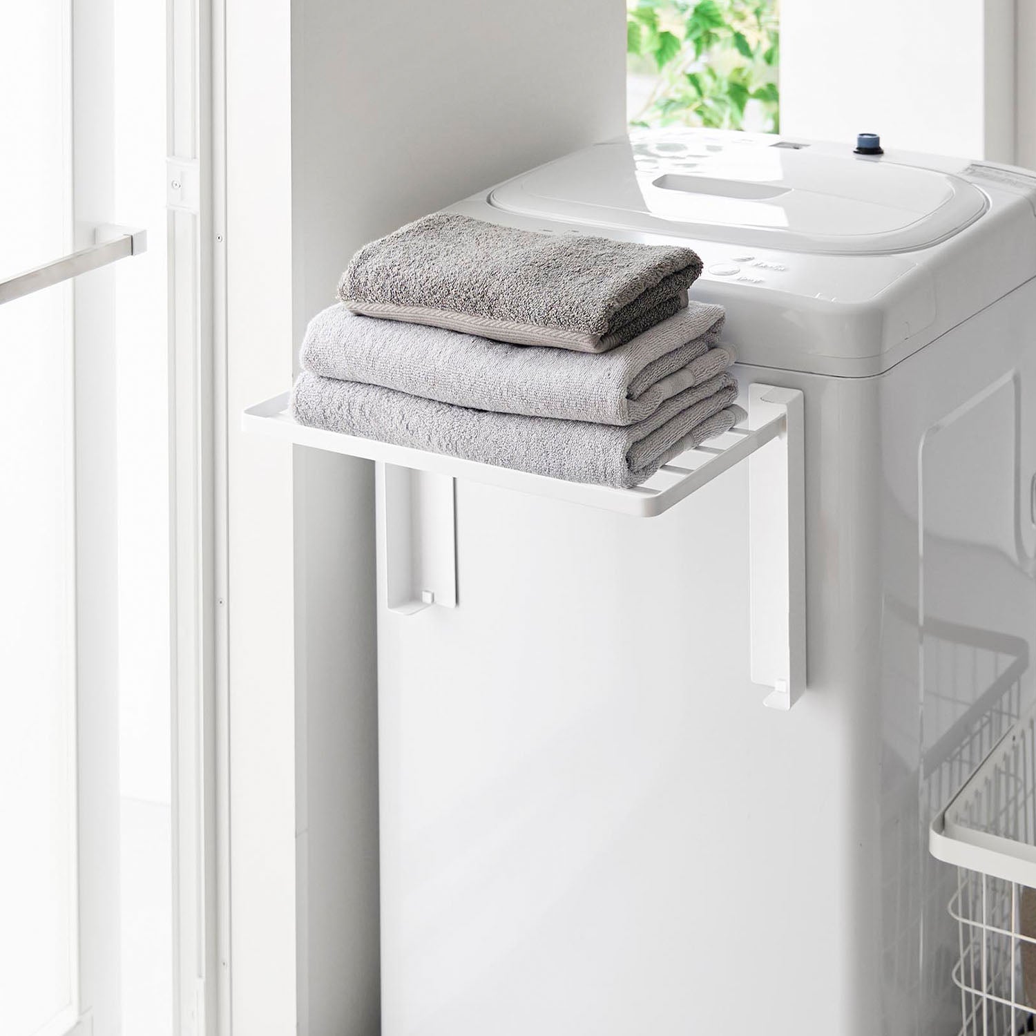 【美品・滋賀引取り可】IKEA 折りたたみ伸長式・定価24,990円 使いやすい高さに開くマグネット洗濯機横折り畳み棚 タワー | 山崎実業
