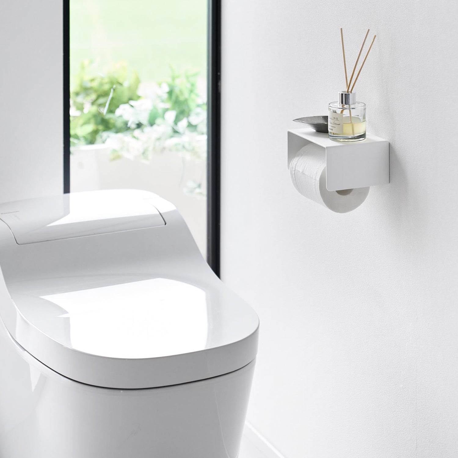 壁付けシンプルトイレットペーパーホルダー タワー | 山崎実業【公式】