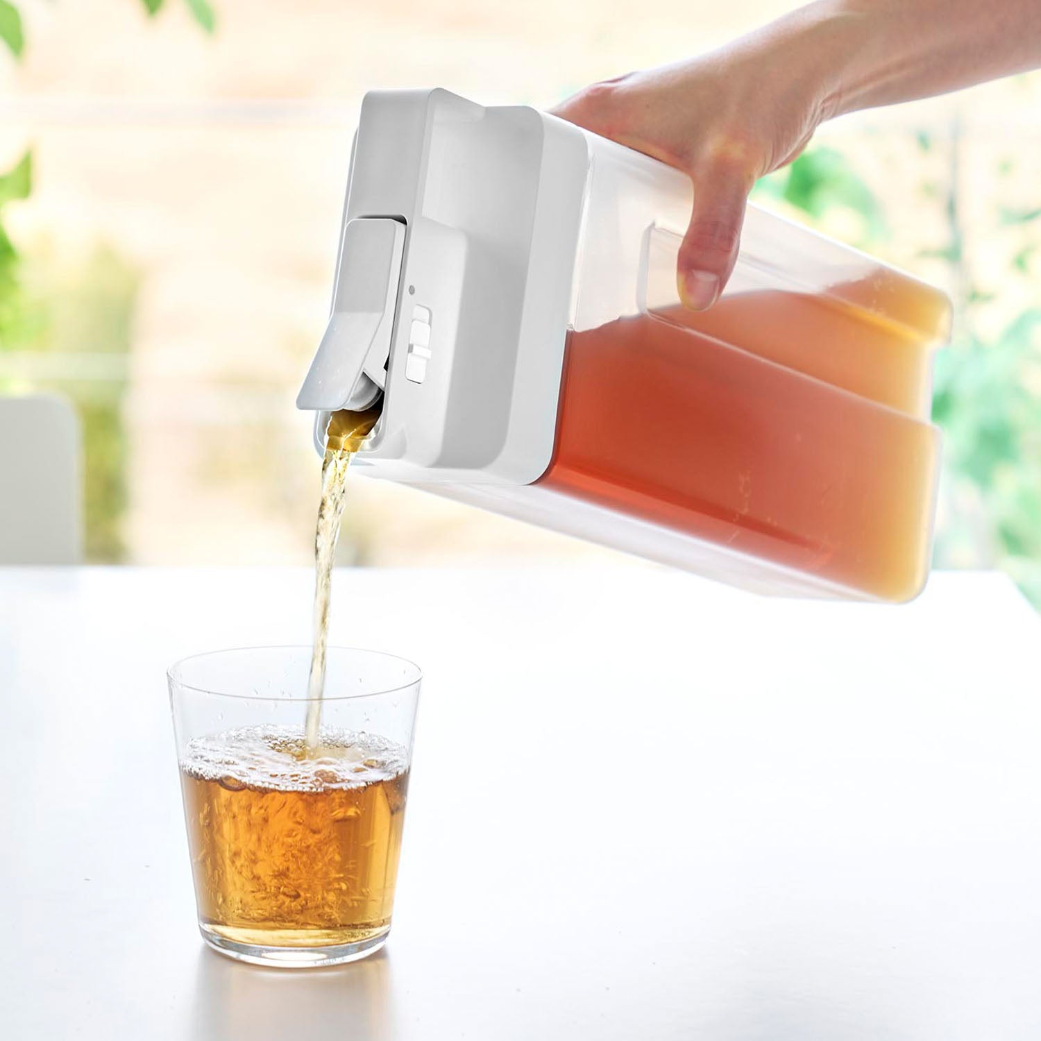 倒して置けてそのまま注げる冷水筒 タワー 2.2L | 山崎実業【公式】