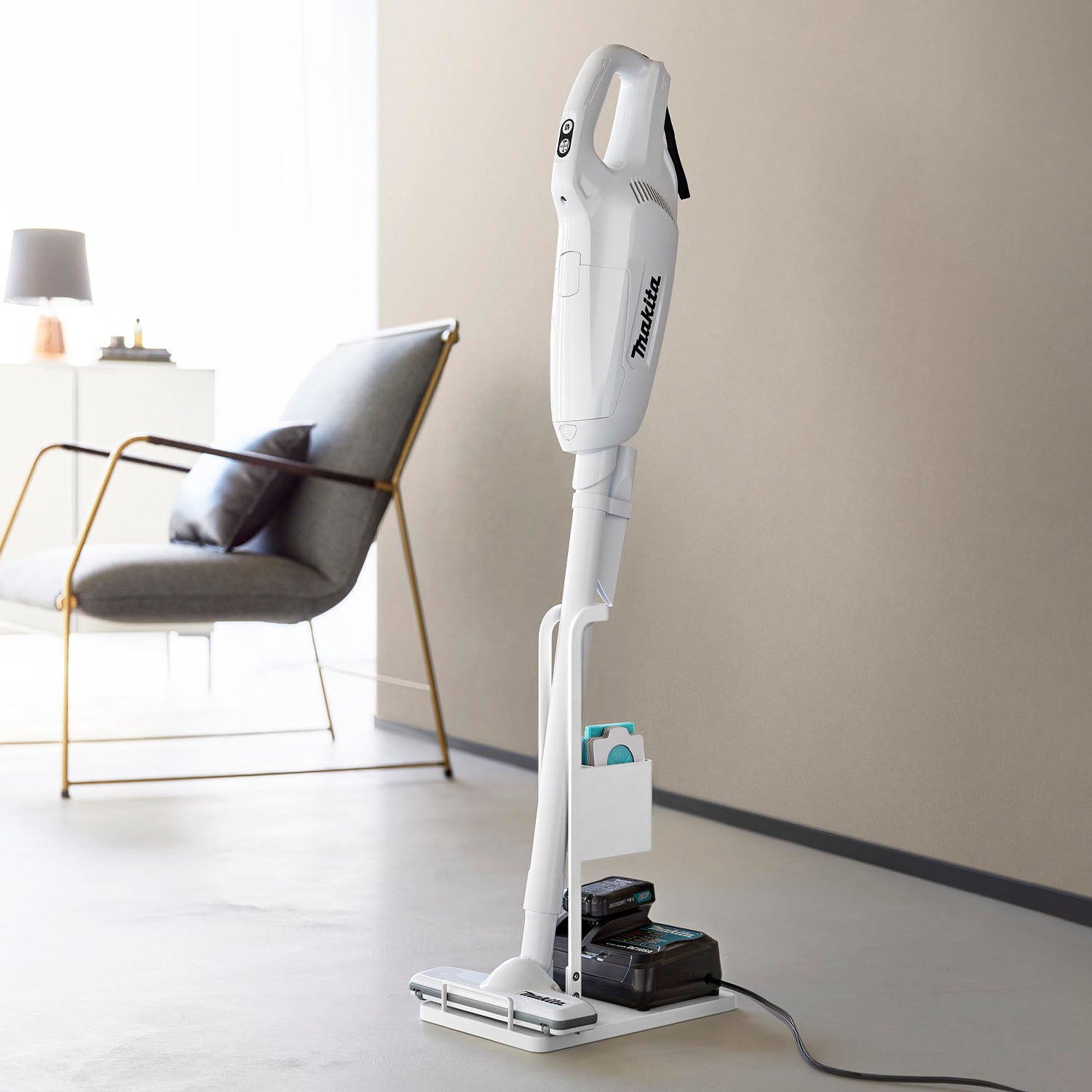 スティッククリーナー紙パック&充電器収納スタンド タワー | 山崎実業