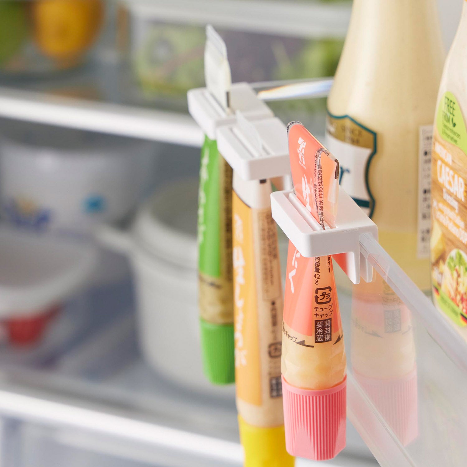 薬味チューブホルダー 調味料ケース ６個 セット プラスチック製 まとめ売り ③ 引っ掛け絞れる薬味チューブホルダー タワー 3個組 | 山崎実業【公式】