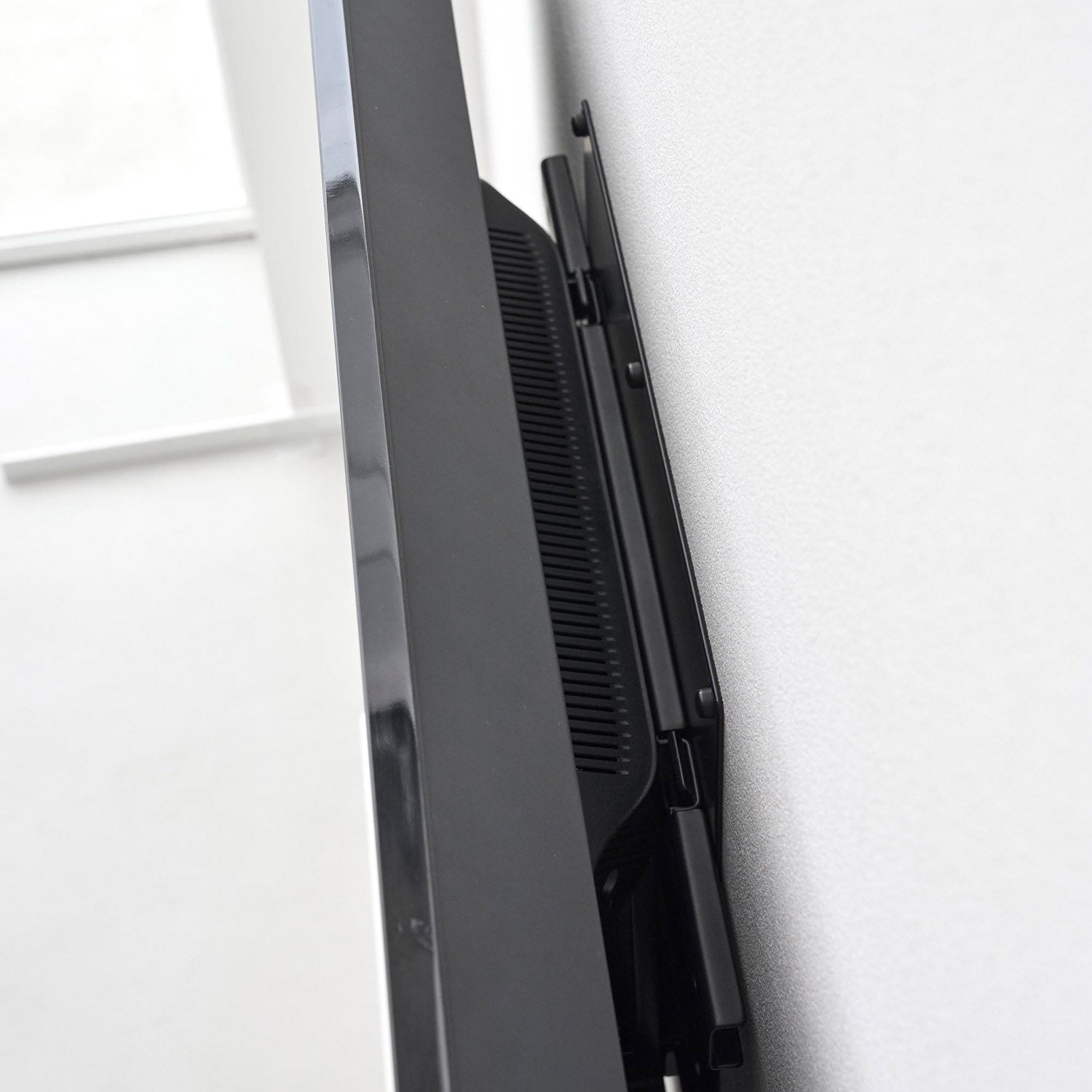 壁付けテレビホルダー スマート | 山崎実業【公式】