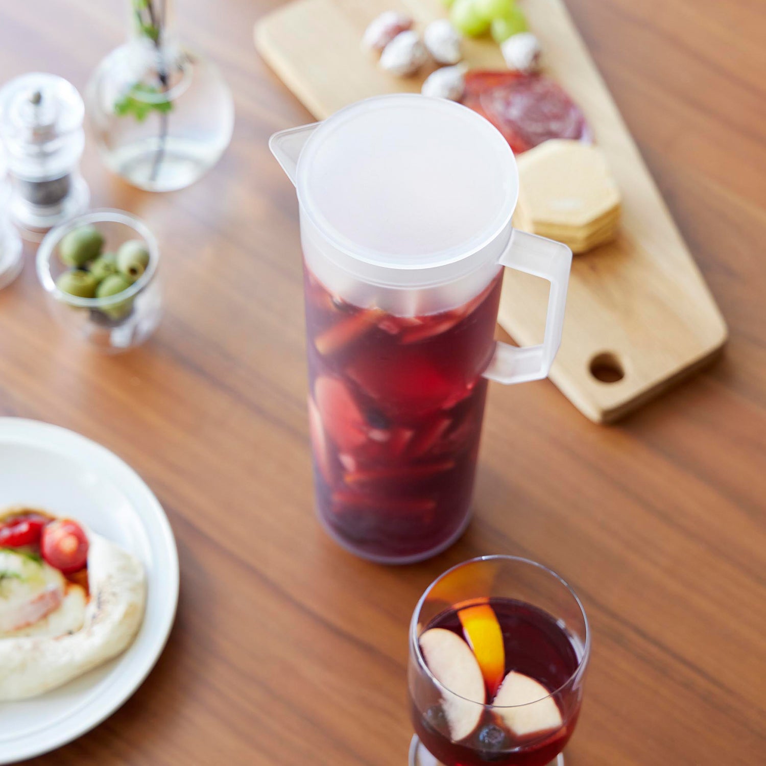 熱湯が注げる冷水筒 タワー ラウンド 1.2L | 山崎実業【公式】