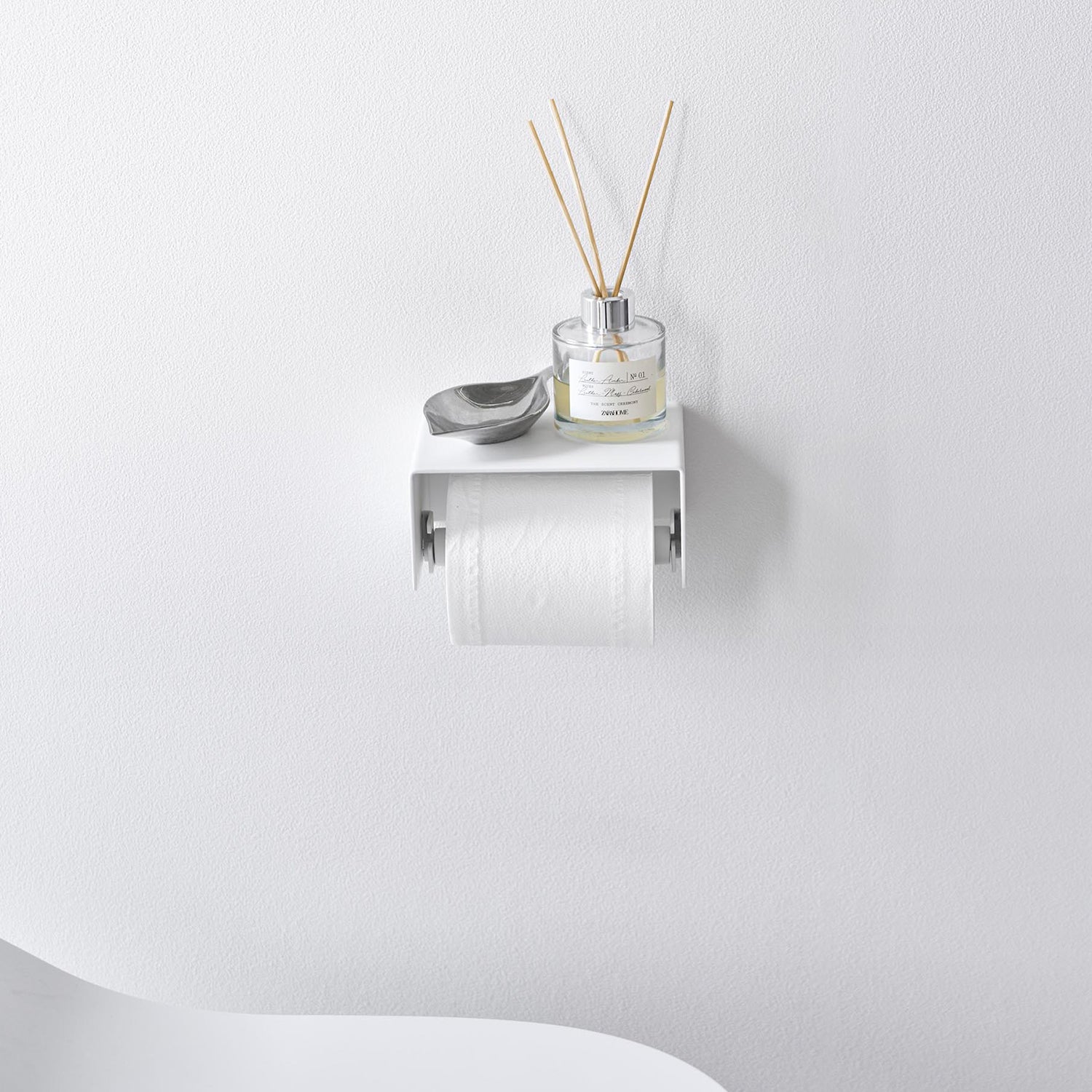 壁付けシンプルトイレットペーパーホルダー タワー | 山崎実業【公式】