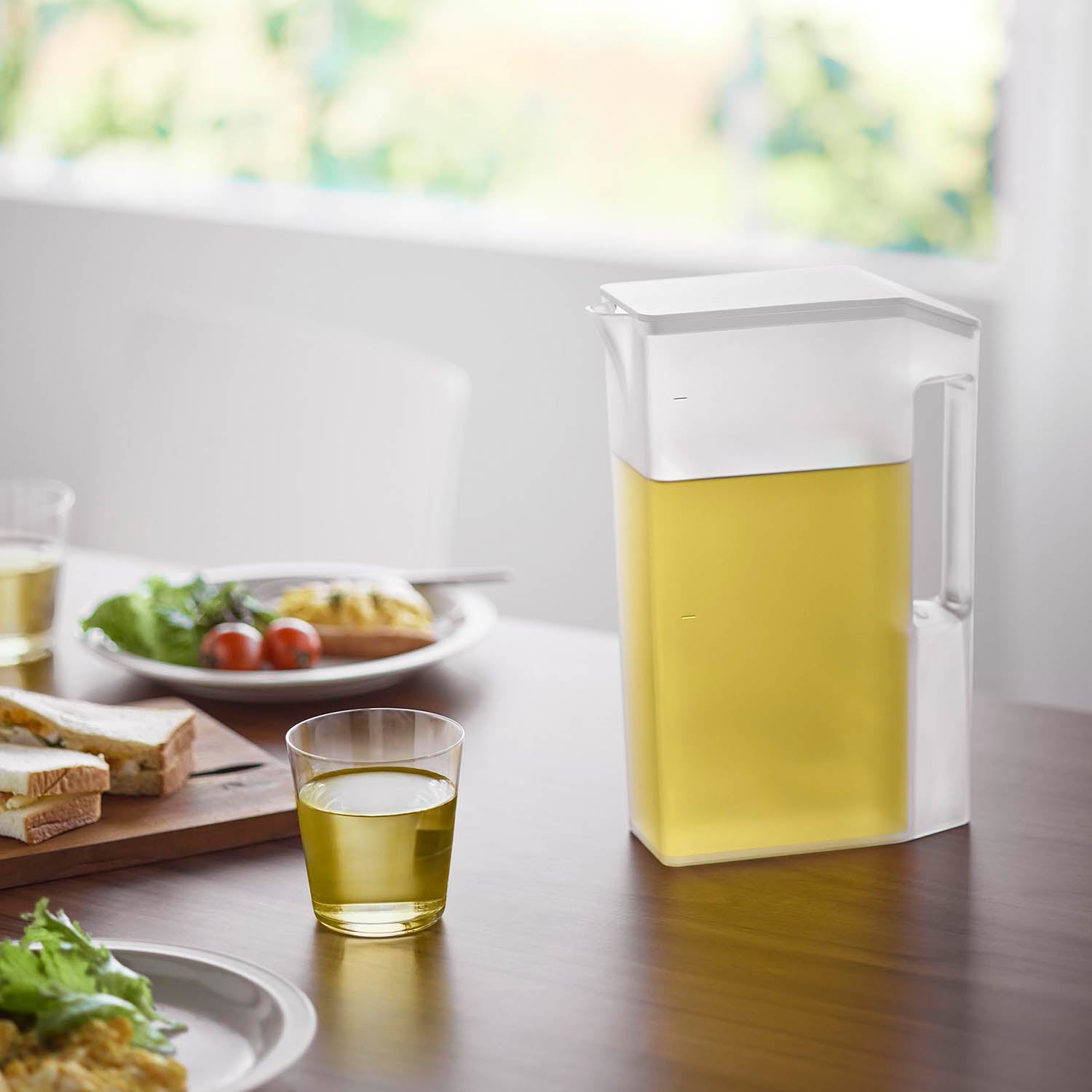 ハンドル付きスリム冷水筒 タワー 2L | 山崎実業【公式】