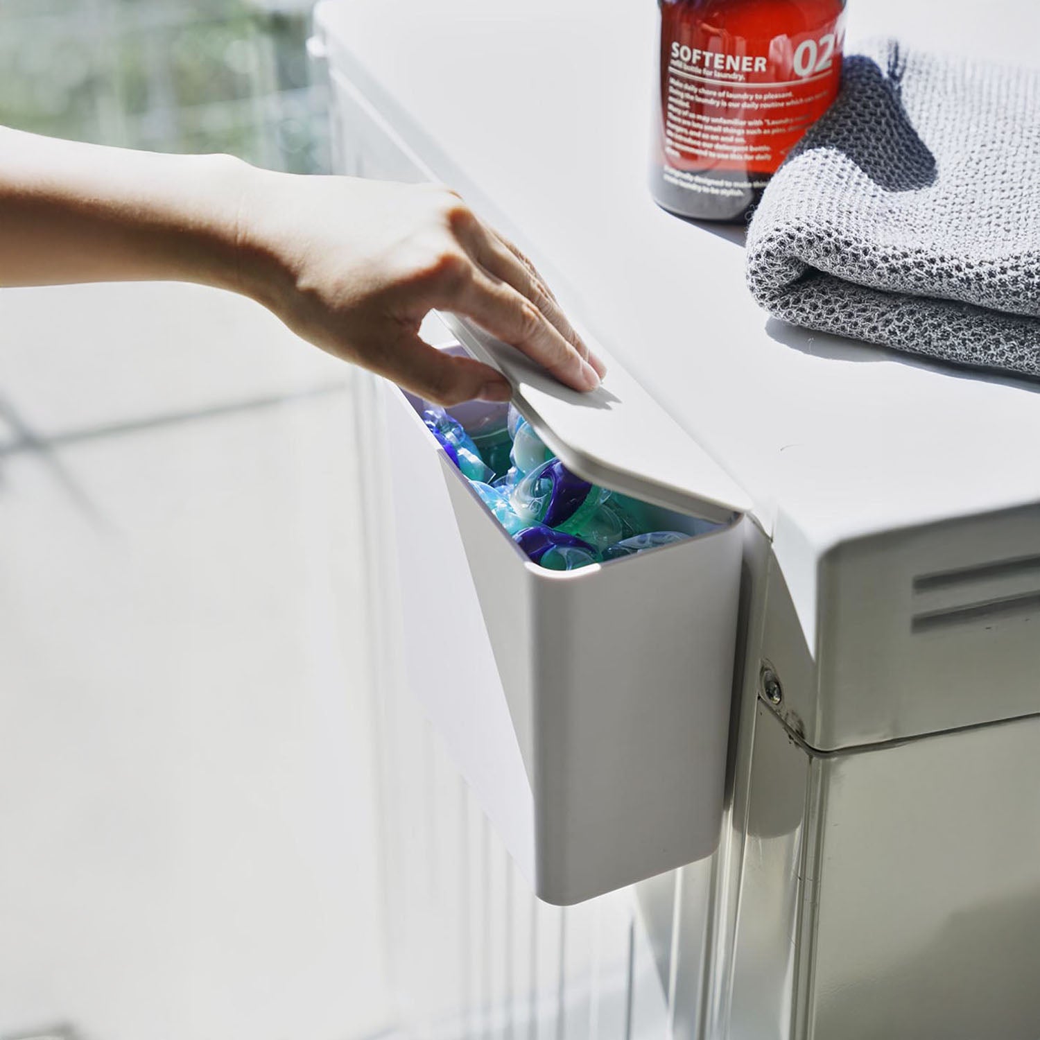 マグネット洗濯洗剤ボールストッカー タワー | 山崎実業【公式】