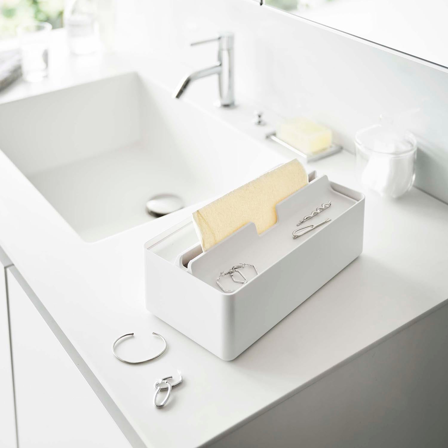 【在庫セール】山崎実業(Yamazaki) 蓋付き ペーパータオルケース ホワイ トレー蓋付きペーパータオルケース タワー | 山崎実業【公式】